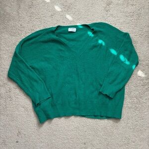 Women’s Old Navy Green V-Neck Sweater
XL